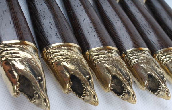 Набор шампуров с декоративным литьем и дер. ручкой "Акула" (6 шт)